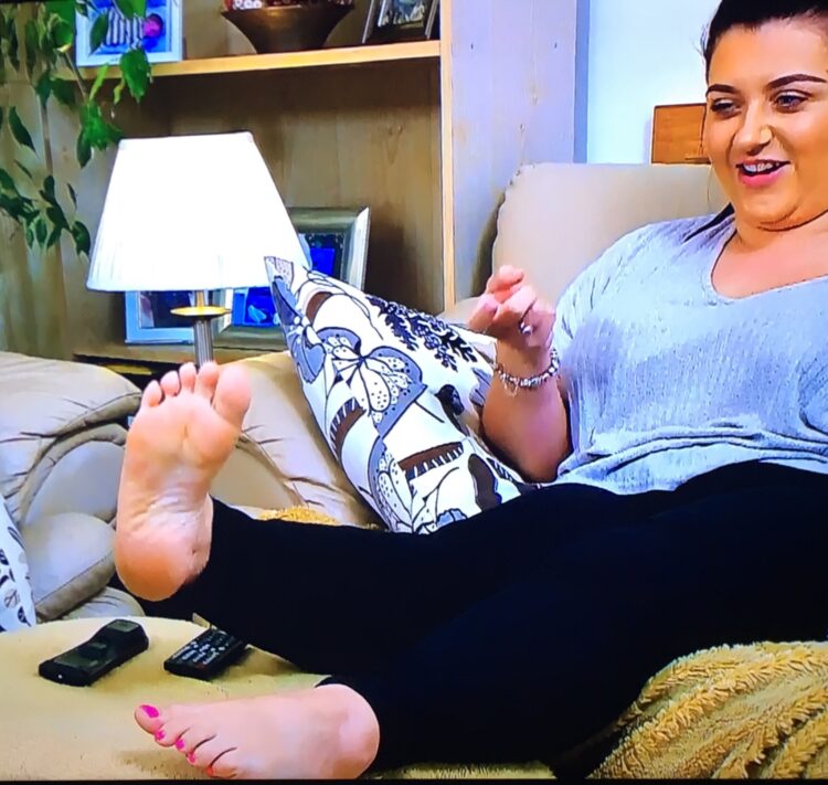 izzi warner feet