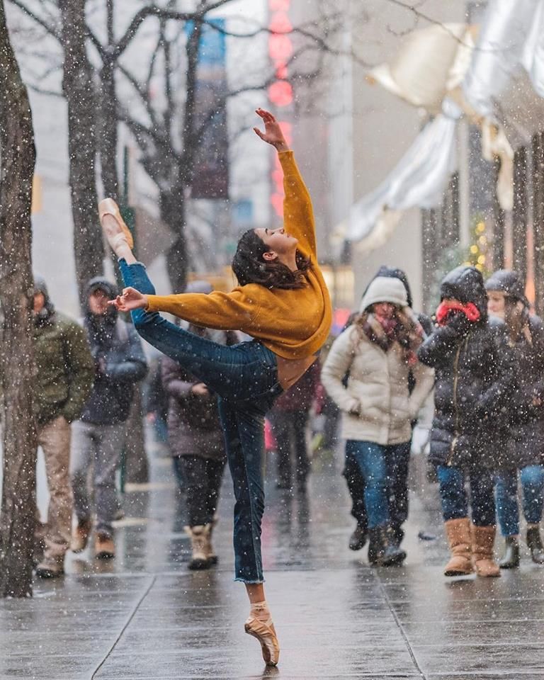 izzy mollicone feet 4