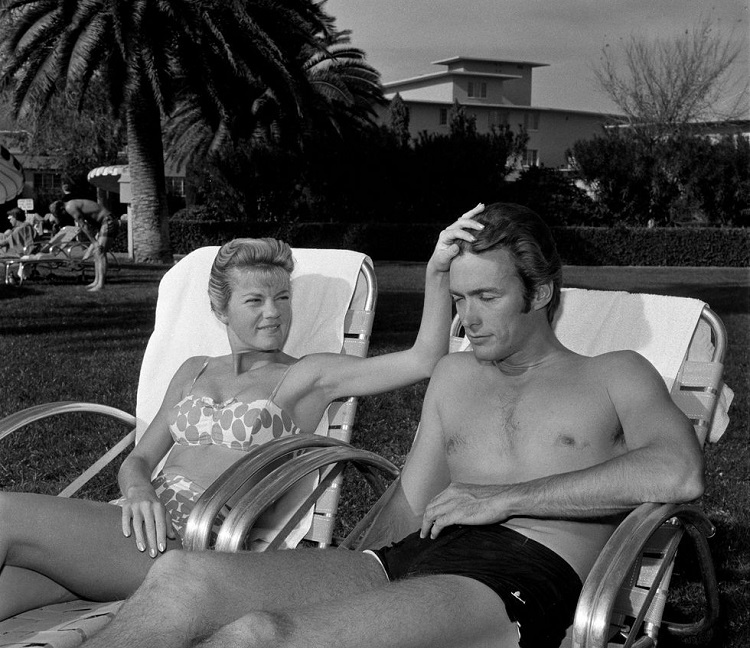 jacelyn reeves feet 5