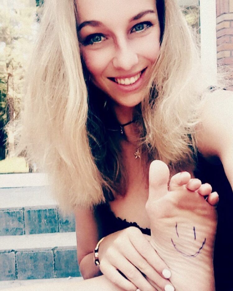 jackie groenen feet 6