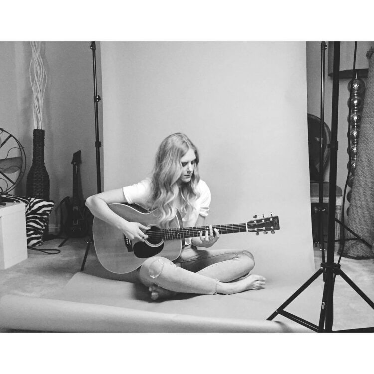 jaclyn davies feet 5