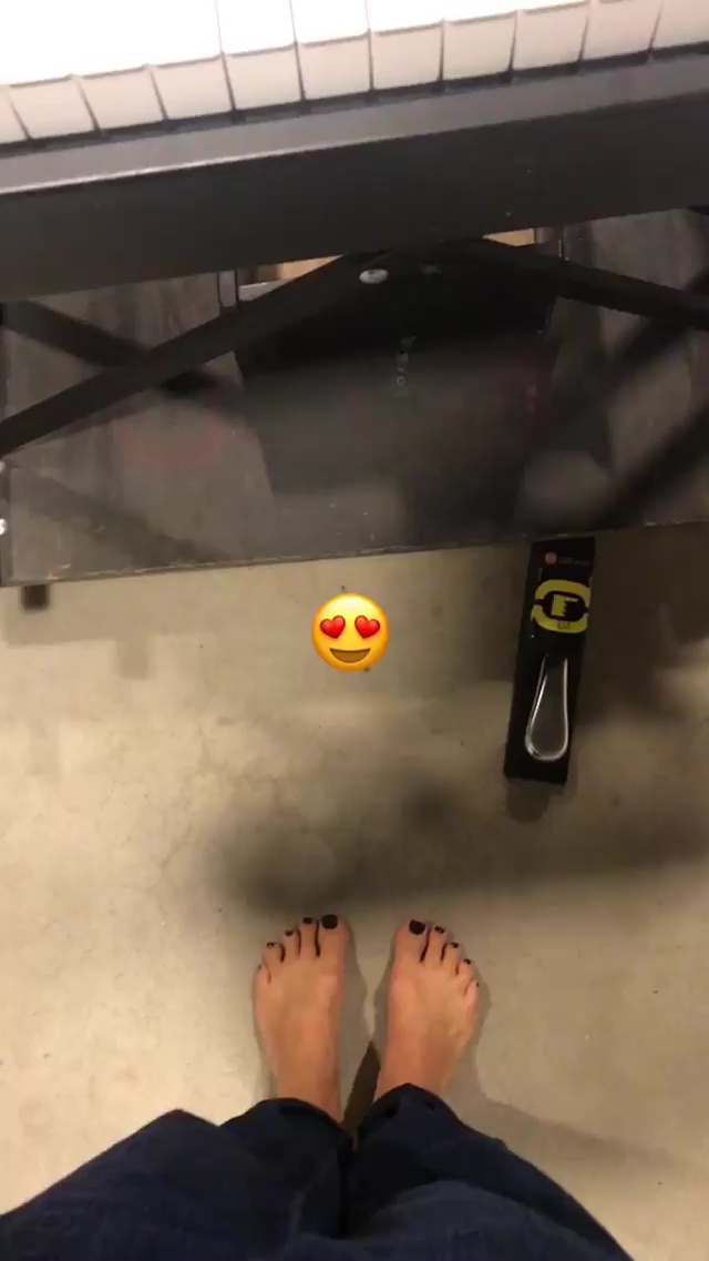 jacqueline govaert feet 3