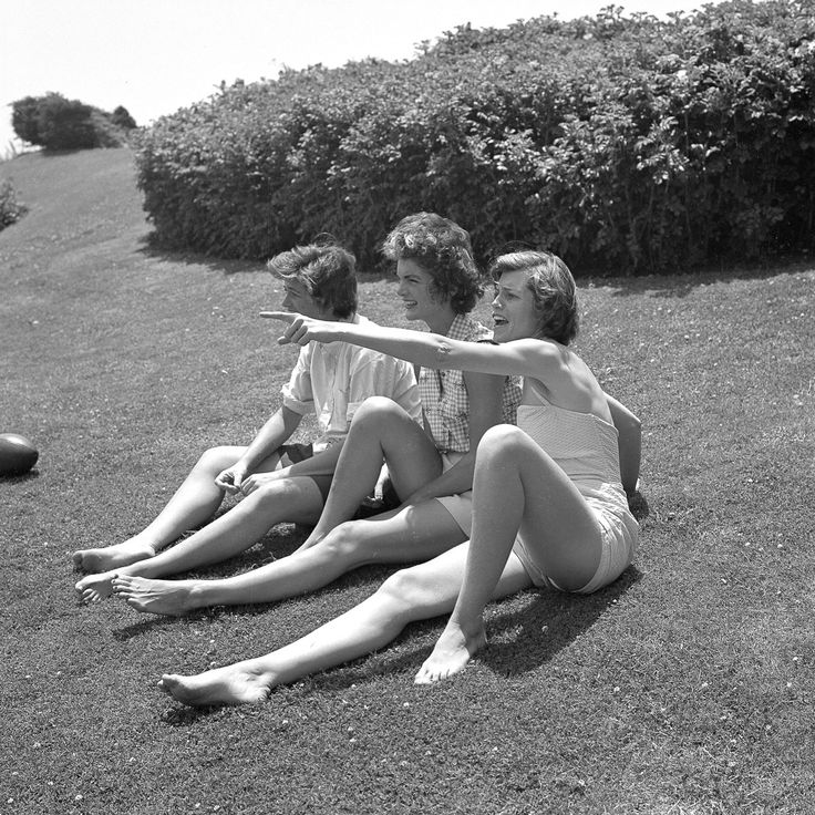 jacqueline kennedy onassis feet 3