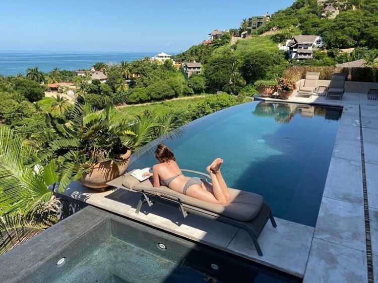 jacqueline trumbull feet 2