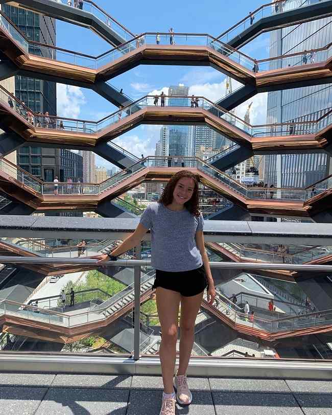 jada gomillion feet 4