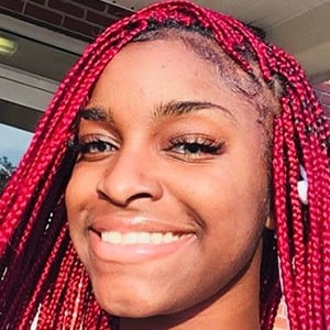 jahkiyah small feet 4