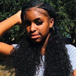 jahkiyah small feet 6