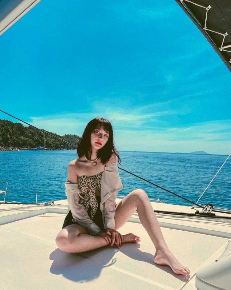 jan ployshompoo feet 1