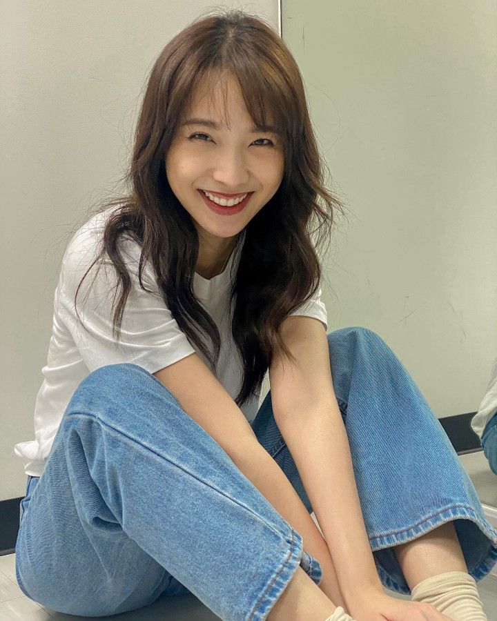 jan ployshompoo feet 4