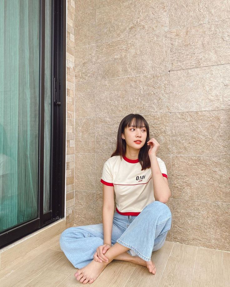 jan ployshompoo feet