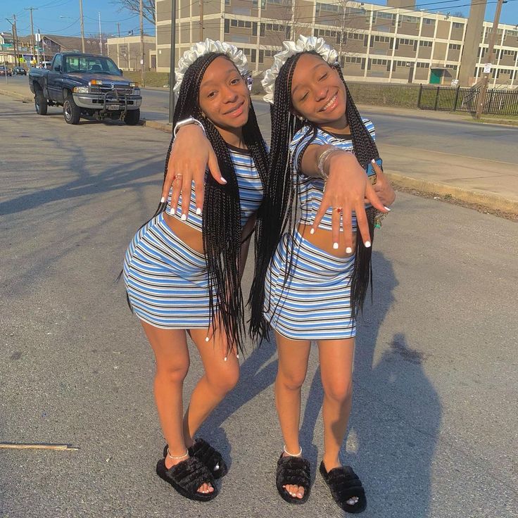 janaeyah goldentwinz feet 4