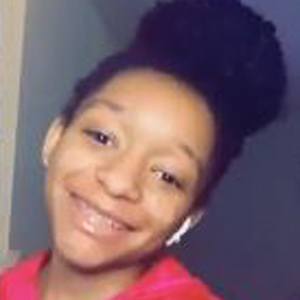 janaeyah goldentwinz feet 6