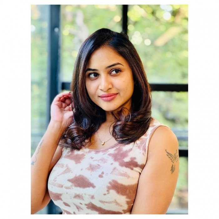 janani ashokkumar feet 6