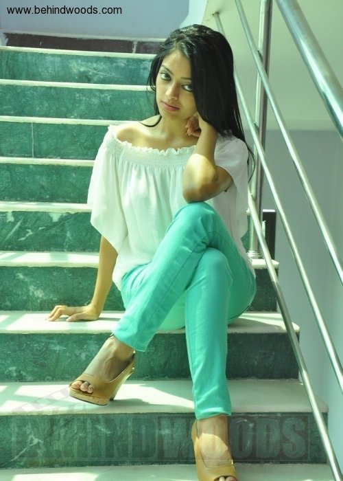 janani iyer feet 2