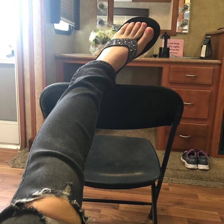 jane levy feet 5