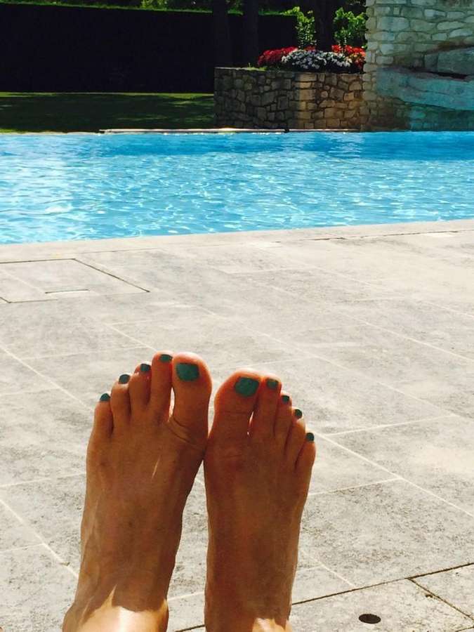 jane moore feet 3