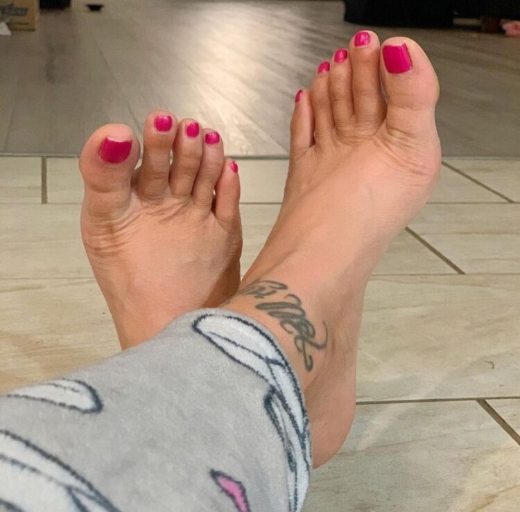 janelle martinez feet 4