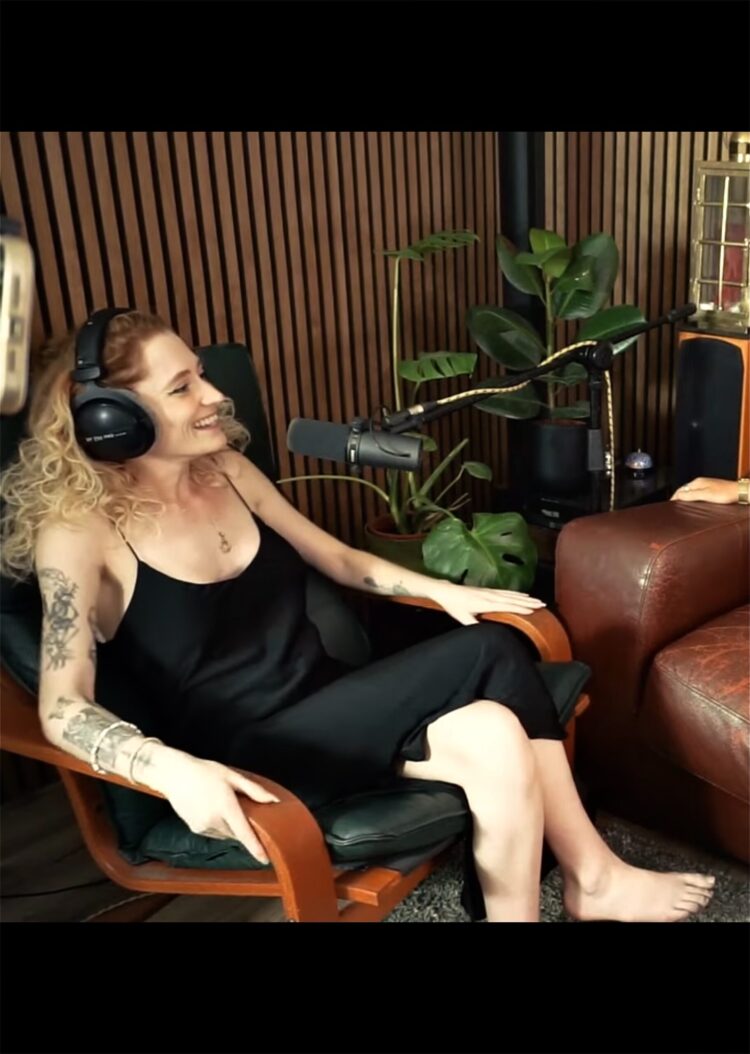 janet devlin feet 3 scaled