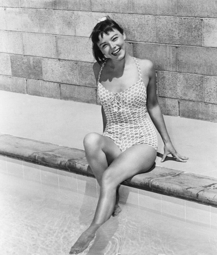 janet munro feet 6