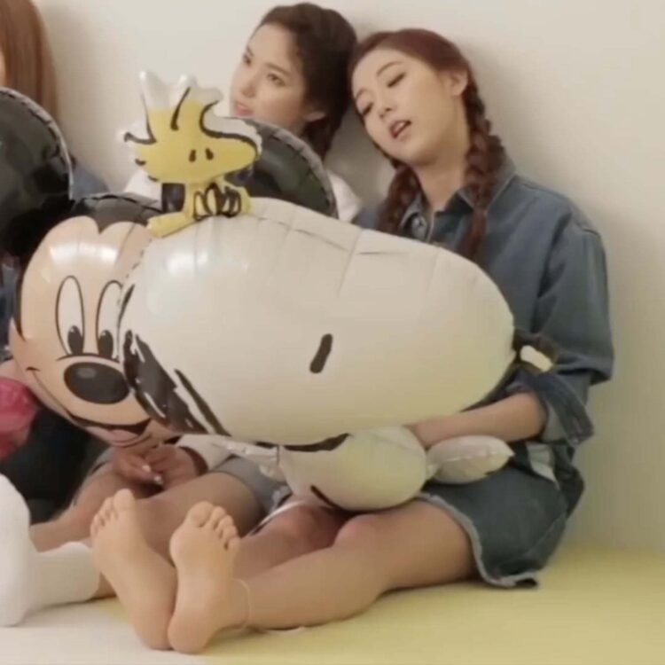 jang seungyeon feet 4