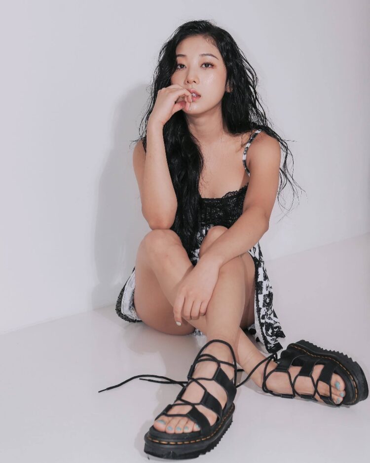 jang seungyeon feet