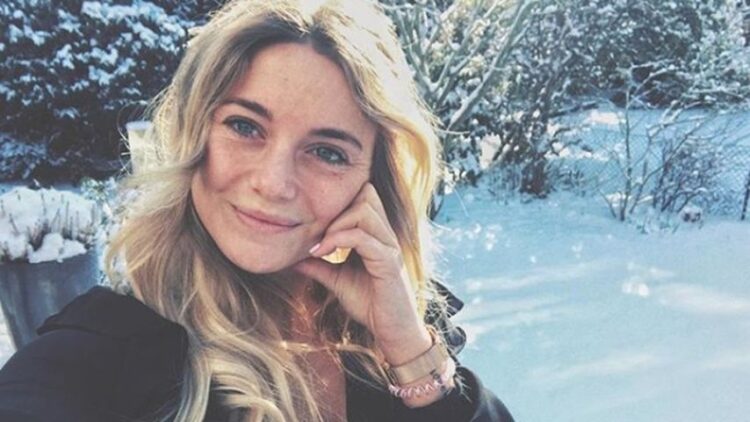 janina celine jahn feet 3