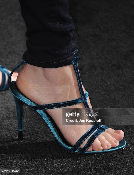 january jones feet 5