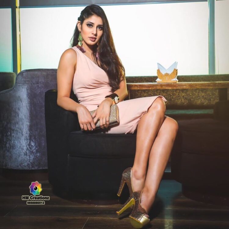jasmin bajwa feet 6