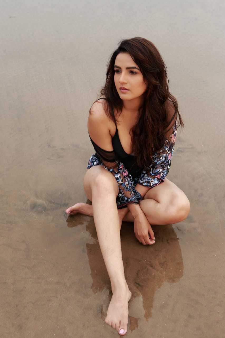 jasmin bhasin feet 3