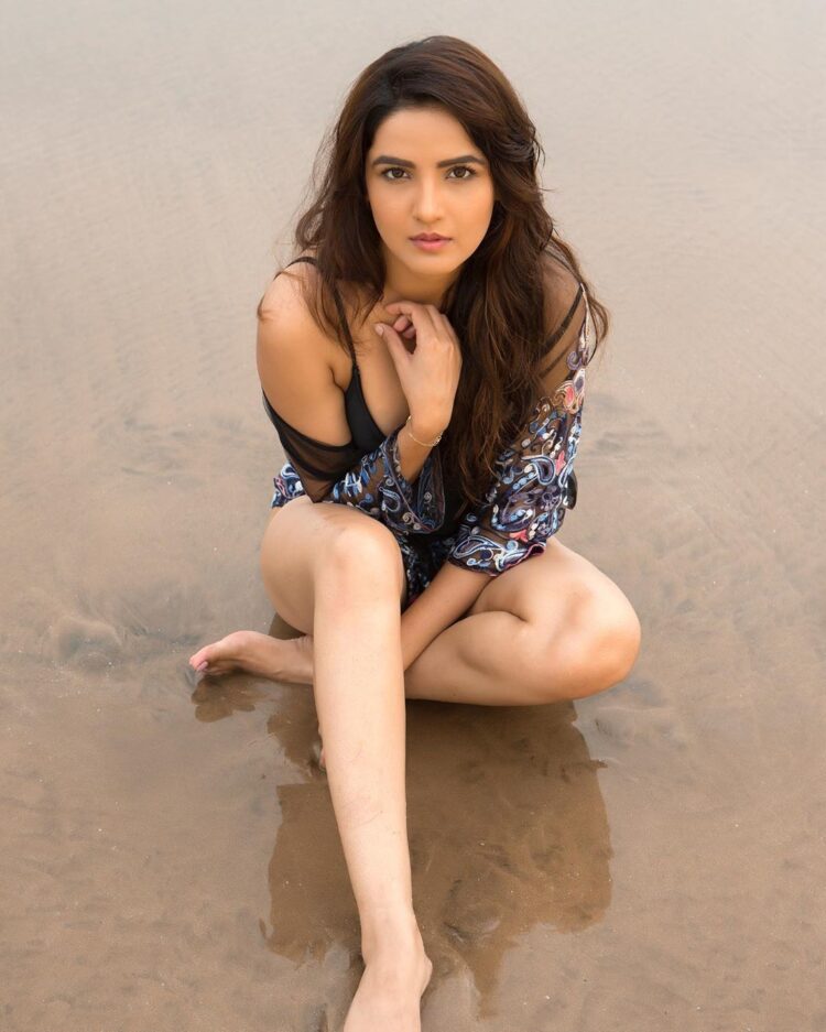 jasmin bhasin feet