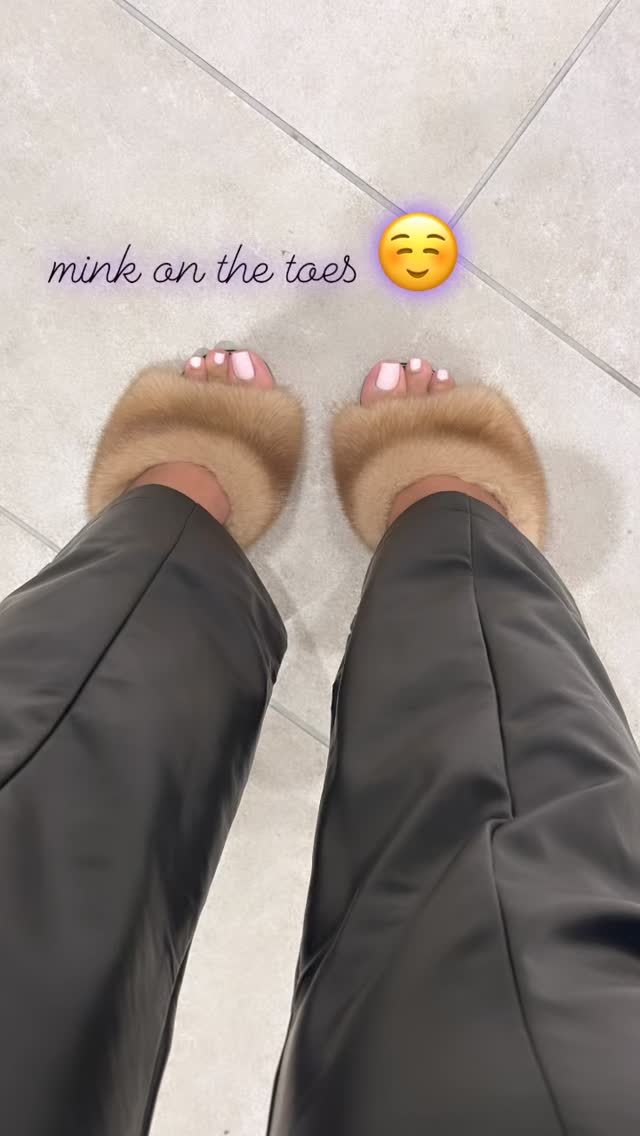 jasmin brown feet 2