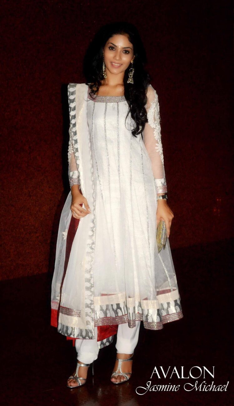 jasmin michael feet 4