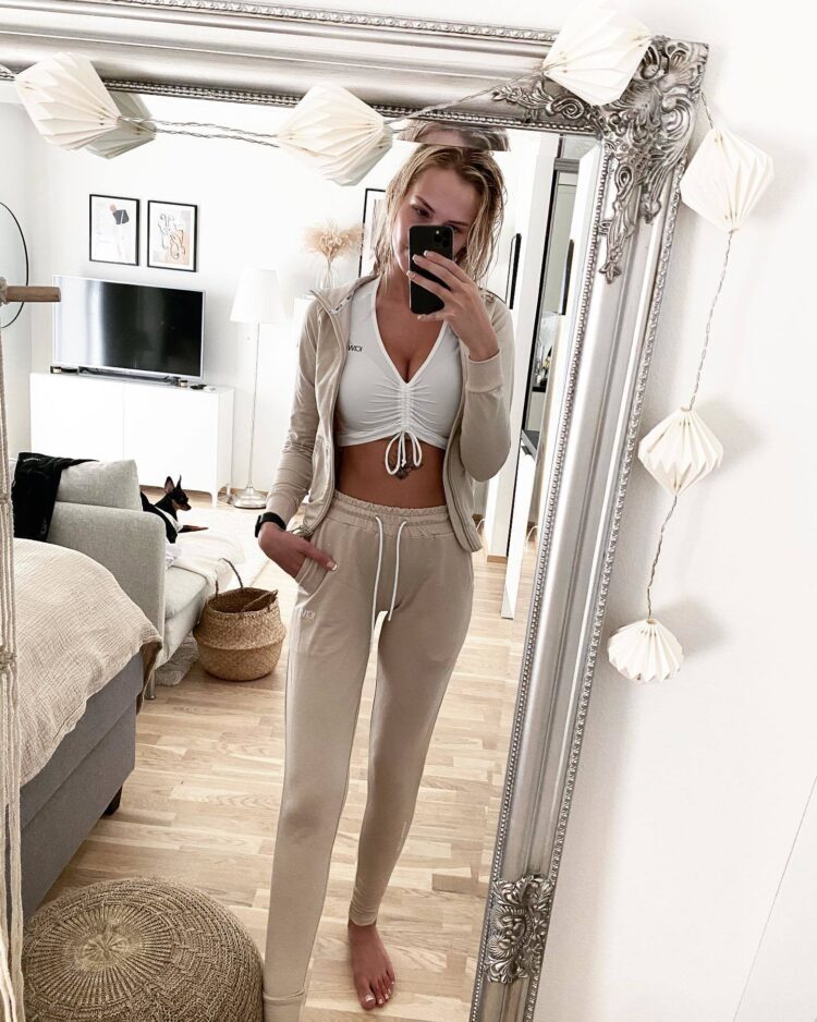 jasmin voutilainen feet 3