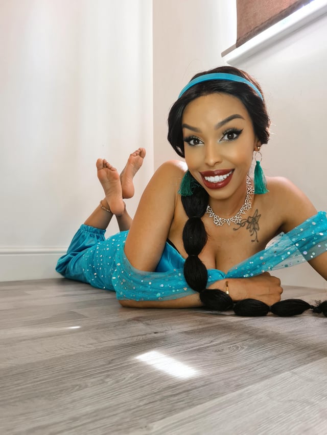 jasmine henry feet 6