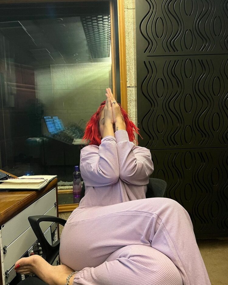 jasmine sandlas feet 1