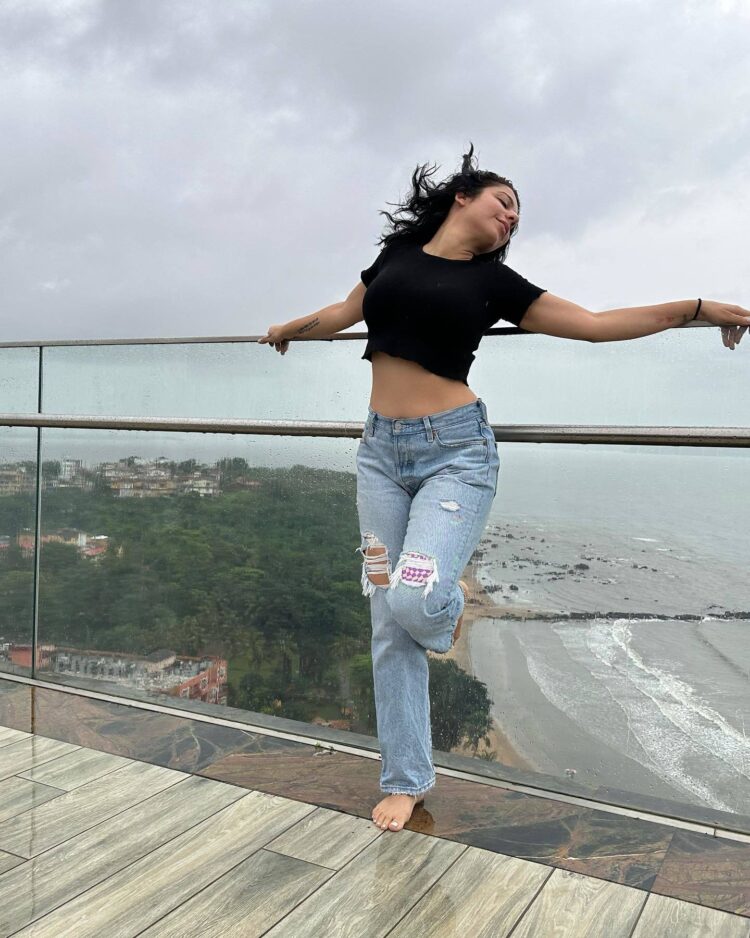 jasmine sandlas feet 3