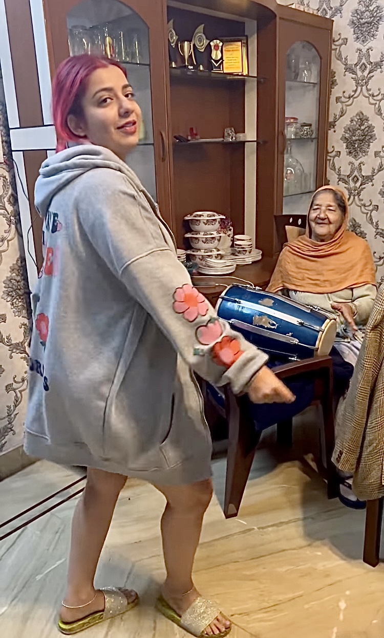 jasmine sandlas feet 4