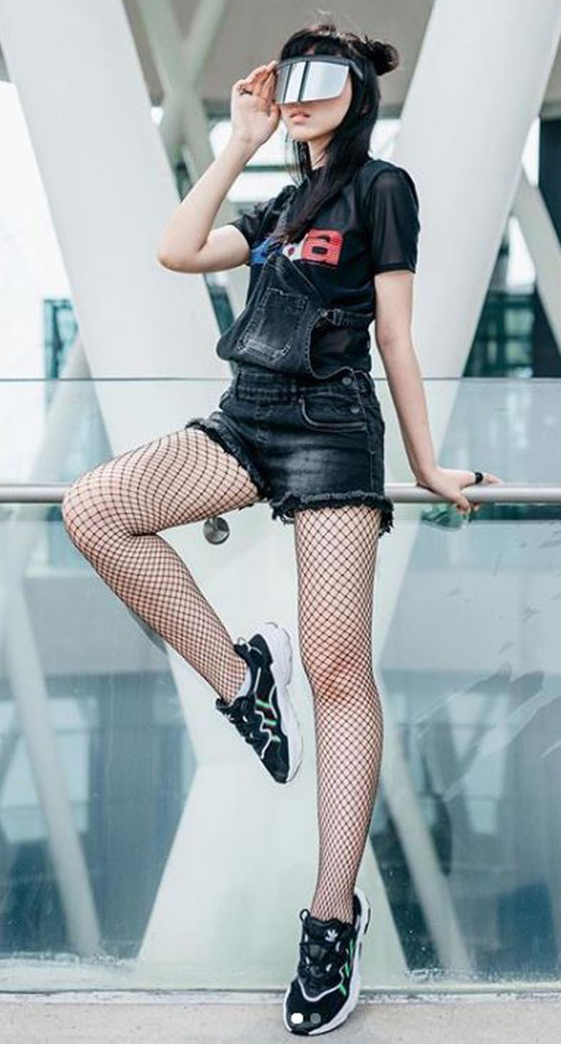 jasmine sokko feet 2