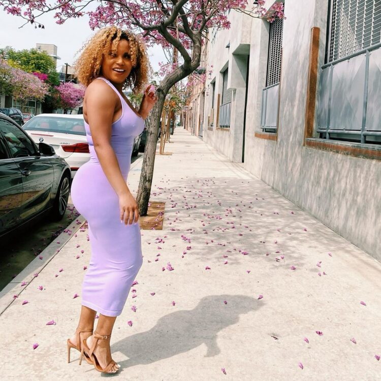 jazmine gondola leffridge feet 1