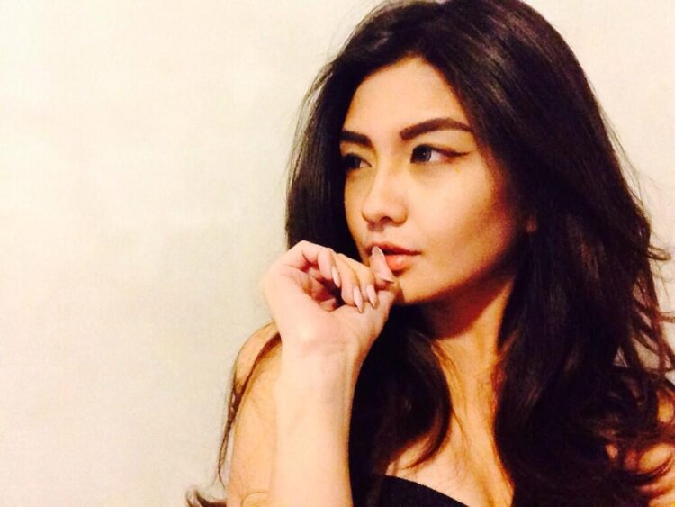 jeanenit iswara feet 2