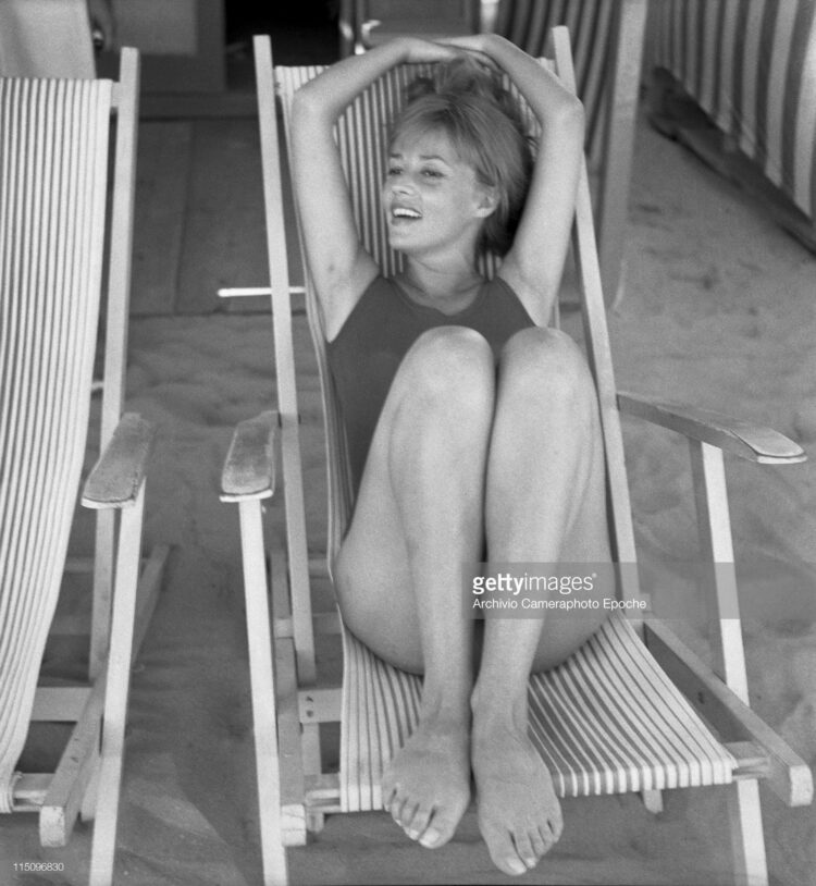 jeanne moreau feet