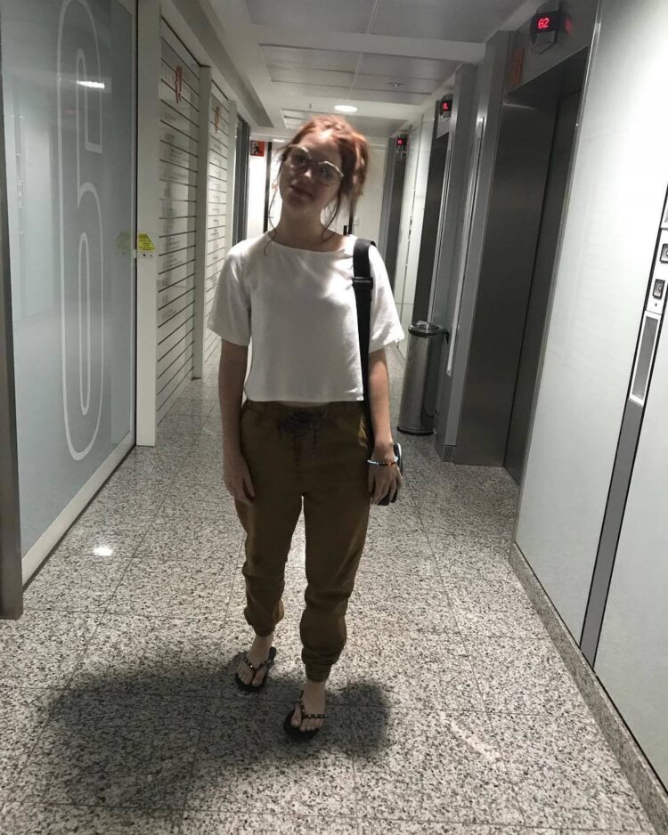 jen de oliveira feet 6