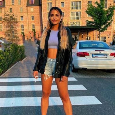 jenefer riili feet 4