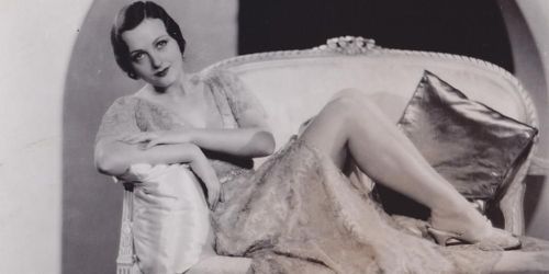 jeneve mitchell feet 3