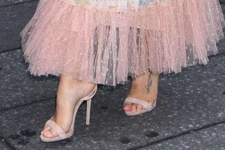 jenna with the pink feet 2