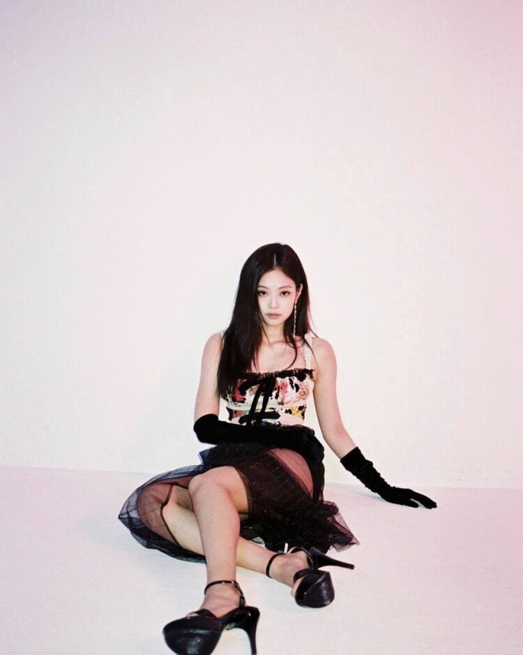 jennie kim feet 3