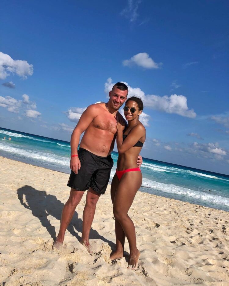 jennifer abel feet 6