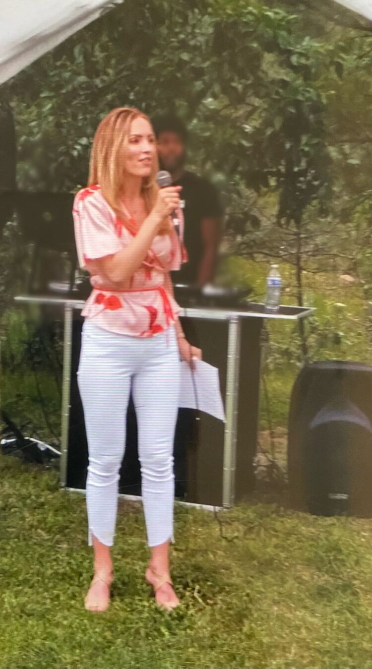 jennifer bates feet 5