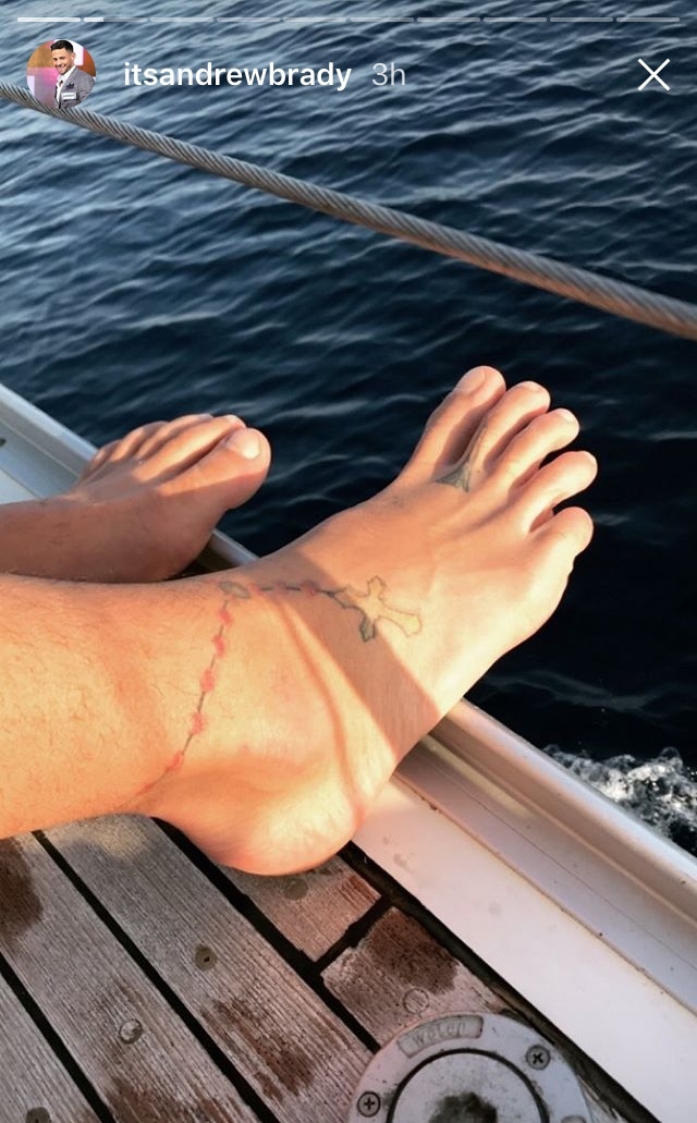 jennifer brady feet 4