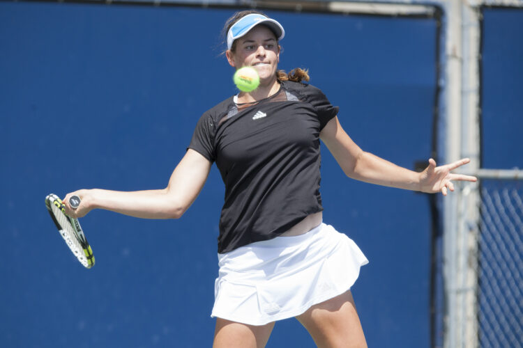 jennifer brady feet 6